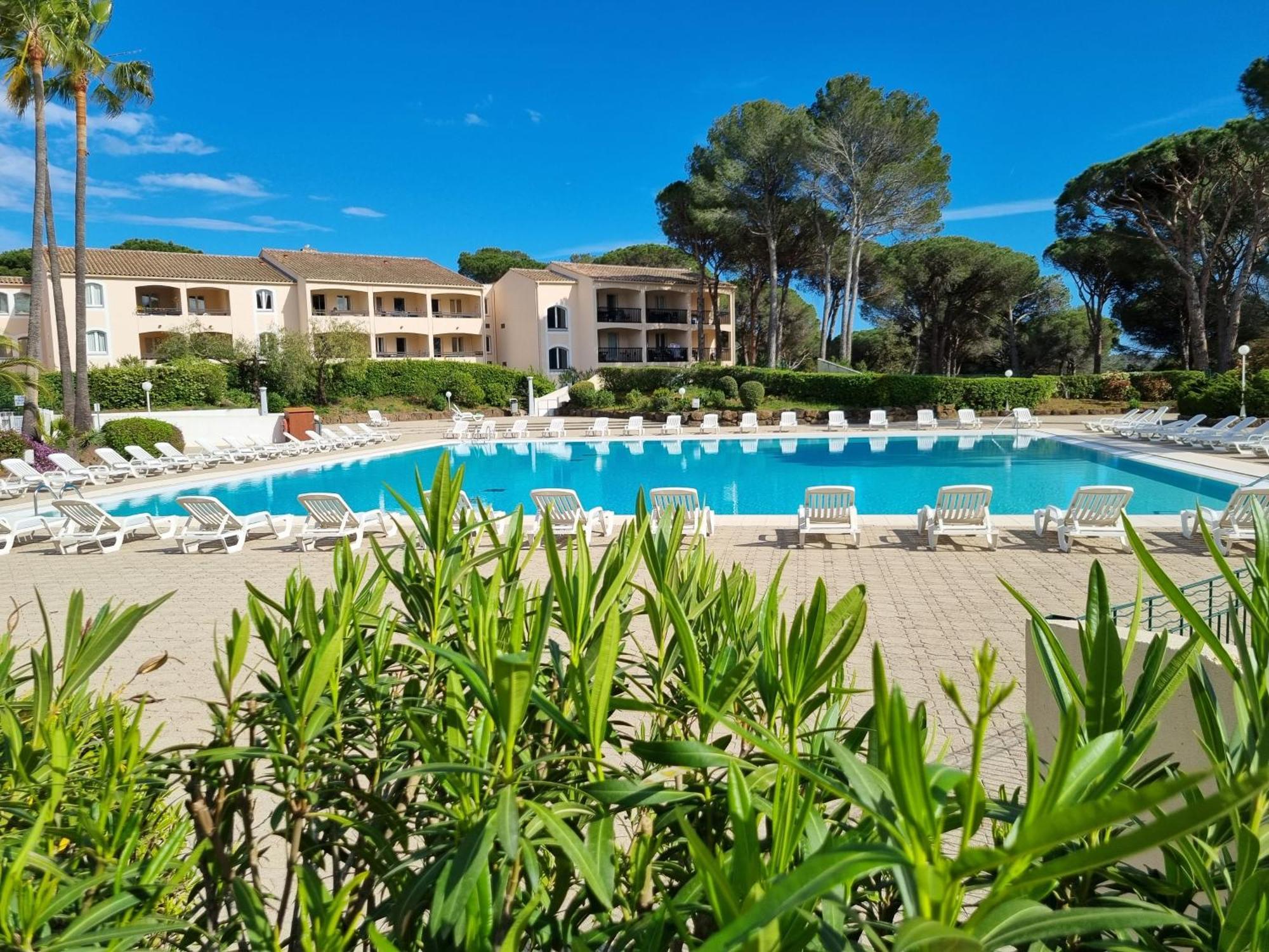 Studio 4P Vue Piscine St Raphael Valescure - Au Coeur Des Golfs แซ็งต์-ราฟาเอล ภายนอก รูปภาพ